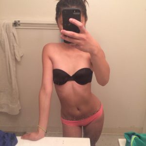 Depuis hier ça cogne là-dedans 🩷 Lina - rencontre-Beurette-Boulogne-Billancourt