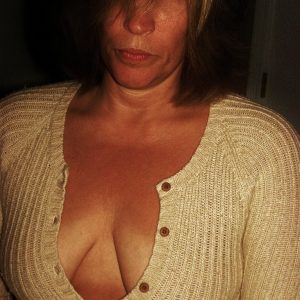 T’es dispo pour un café ? Inès - rencontre-Milf-Ivry-sur-Seine