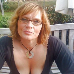 Tu saurais dire oui à une retraitée avec du feu en elle ? Léna - rencontre-Cougar-Rennes