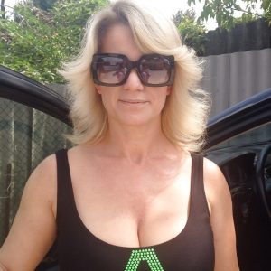 Quand le désir se fait discret Evie - rencontre-MILF-Clermont-Ferrand