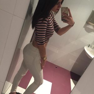 Ma vie de scénariste c’est du porno sans les scènes chaudes Léa - rencontre-Teen-Belfort